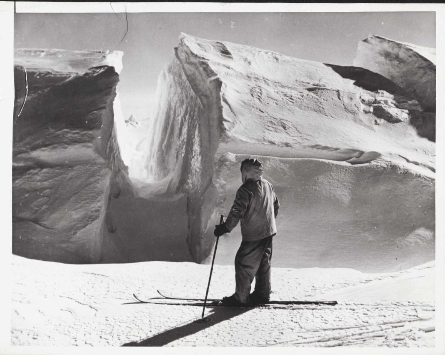 Photographs: Antarctica and expeditions of various explorers (BAnQ)