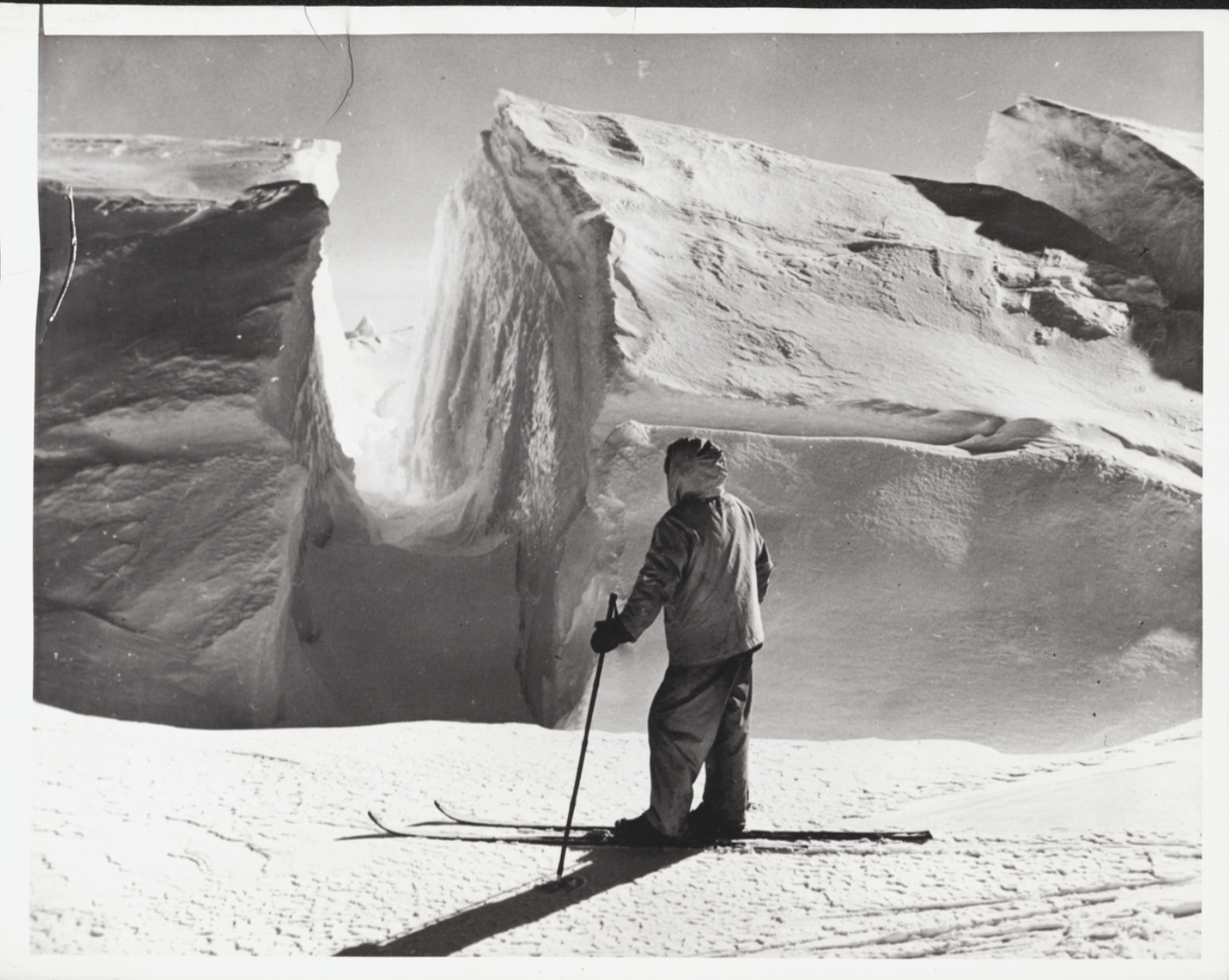 Photographies : Antarctique et voyages d’explorateurs divers (BAnQ)