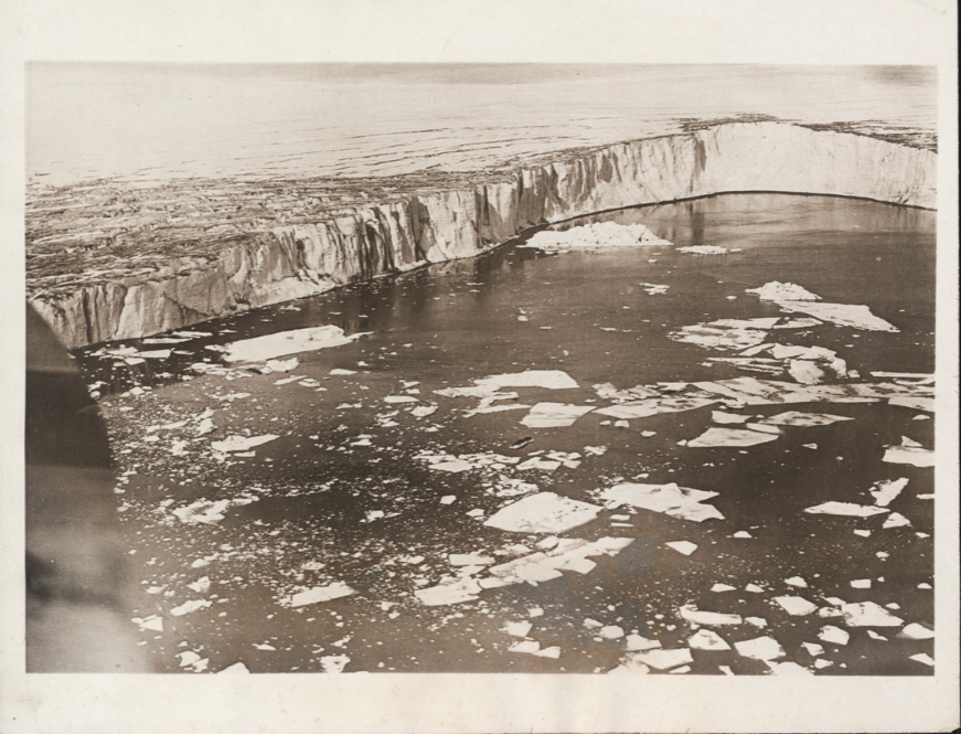 Photographs: conquest of the Arctic (BAnQ)